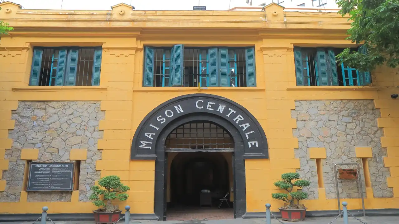 Hoa Lo Prison, Hanoi