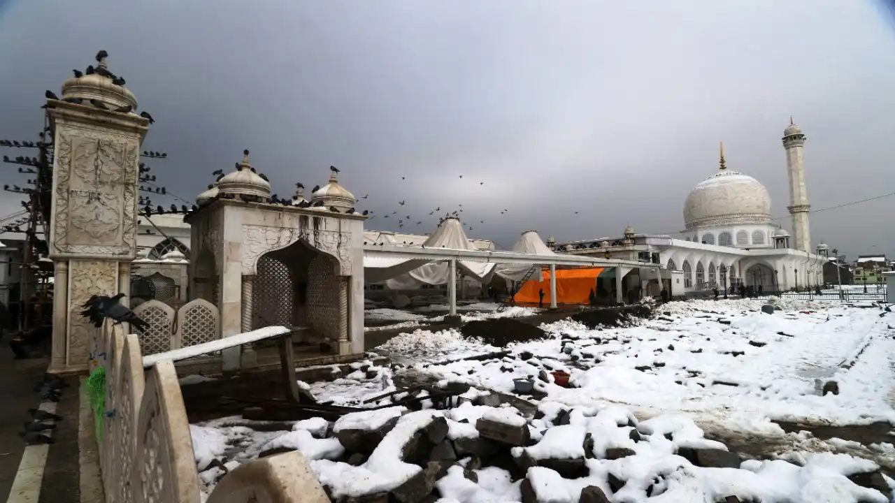 Hazratbal Shrine: A Cultural Stop in Srinagar