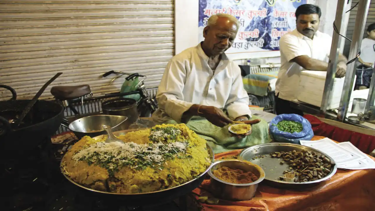 Rajwada and the Old City Area: Food Alongside Heritage