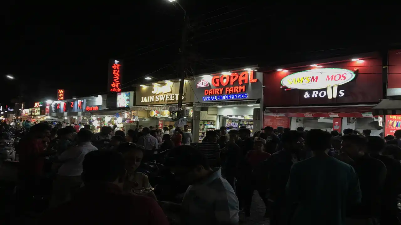 Chappan Dukan: The City’s Popular Food Street