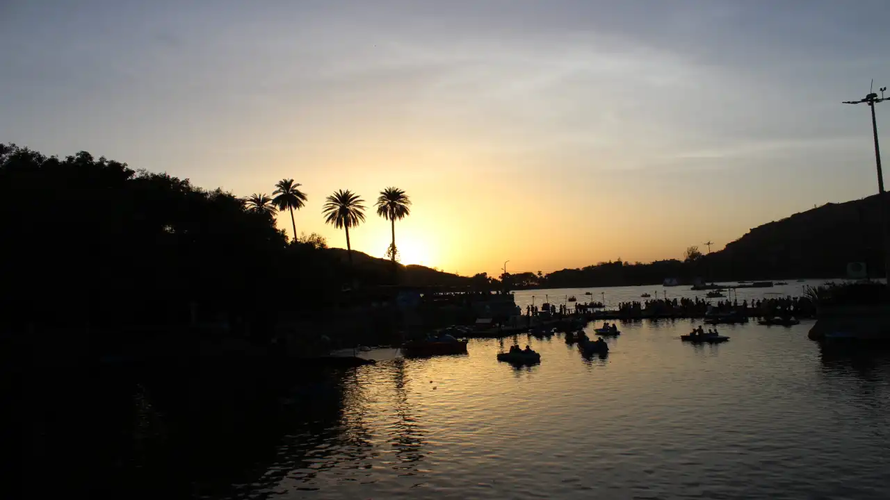 Mount Abu: Relax by Nakki Lake