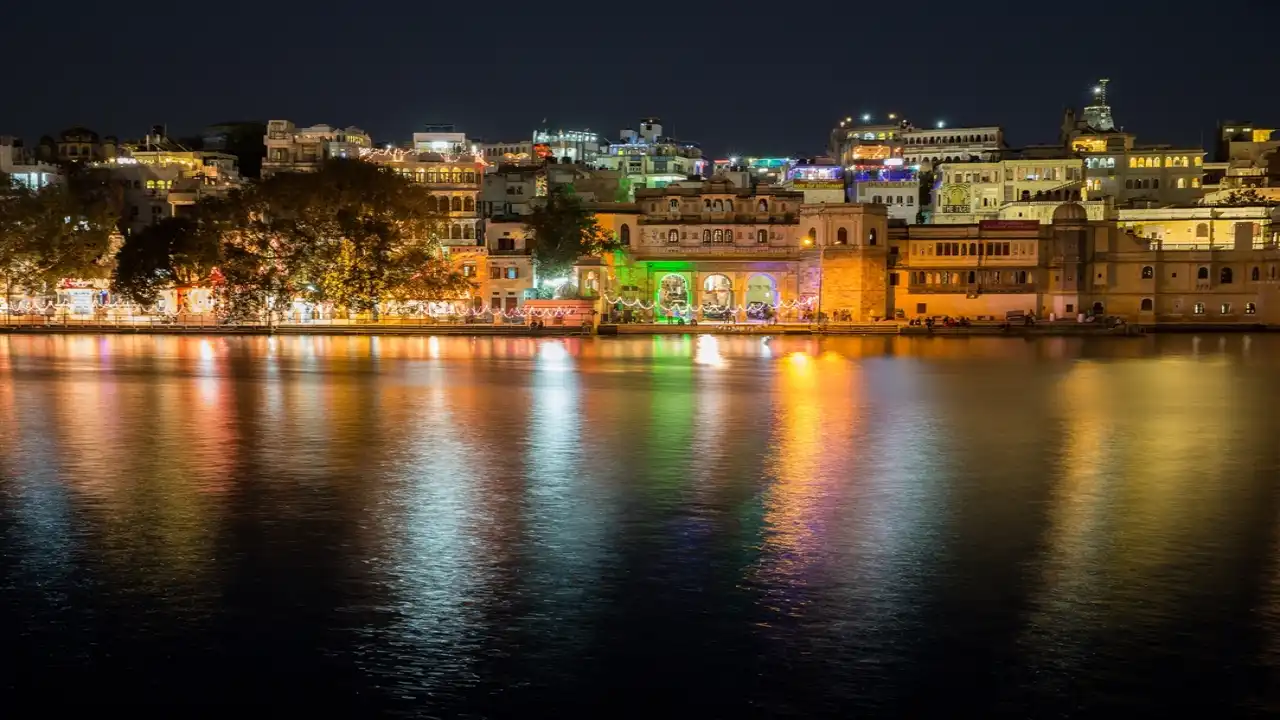 Udaipur: Enjoy a Peaceful Evening by the Lakes