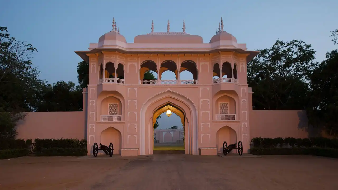 SUJÁN Rajmahal Palace: Boutique Luxury