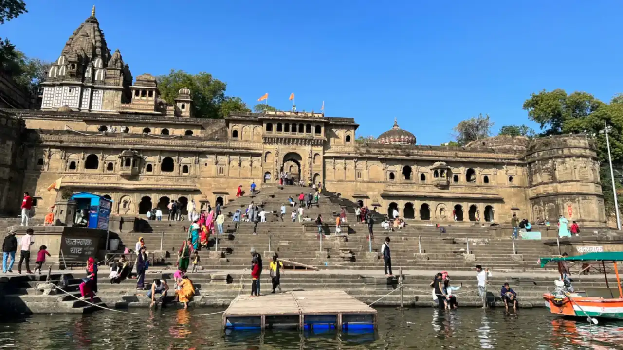 Maheshwar, Madhya Pradesh: Riverside Heritage and Handlooms