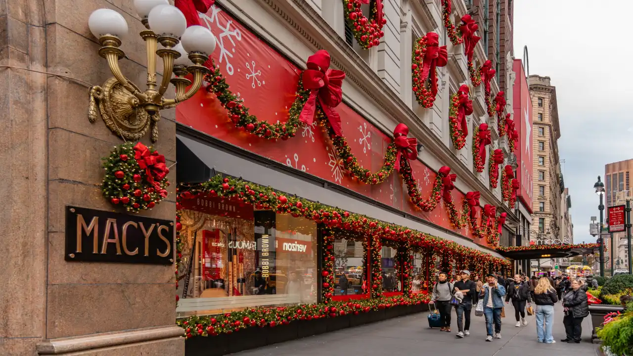 10 Christmas Movie Locations You Can Actually Visit