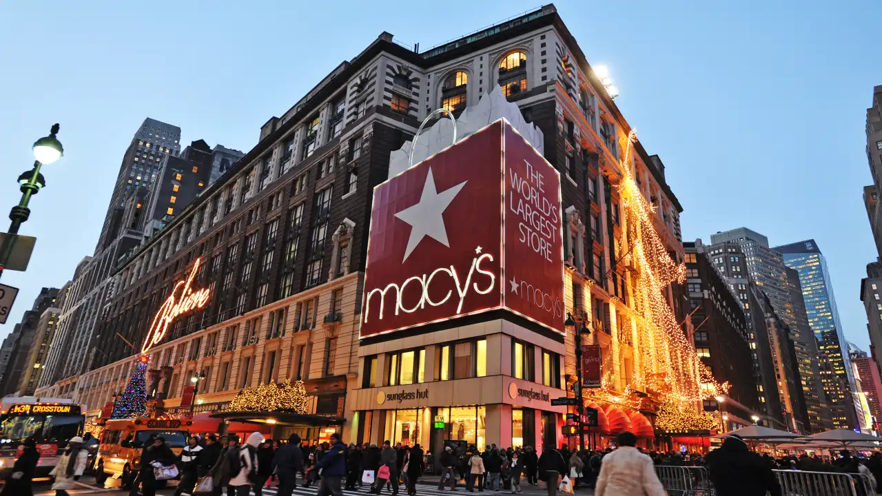 Macy’s Herald Square, New York – Elf