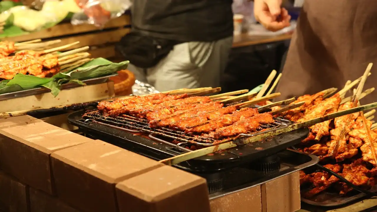 Street Food in Dubai: A Culinary Journey Beyond the Skyscrapers