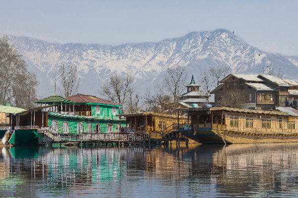 Across Meadows & Memories: Kashmir Holiday Package — photo 4