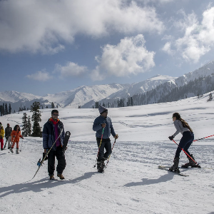 Across Meadows & Memories: Kashmir Holiday Package