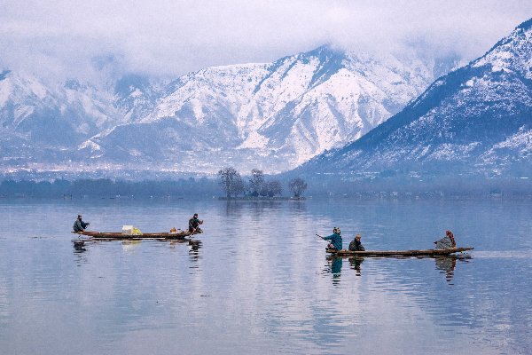 Kashmir Tour Itinerary: 6 Days of Lakes, Valleys & Himalayan Landscapes