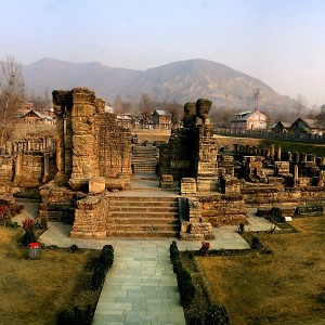 Kashmir Tour Itinerary: 6 Days of Lakes, Valleys & Himalayan Landscapes