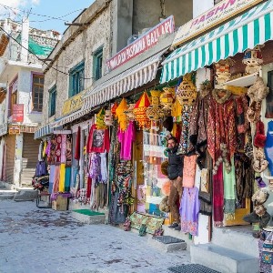 Kashmir Tour Itinerary: 6 Days of Lakes, Valleys & Himalayan Landscapes