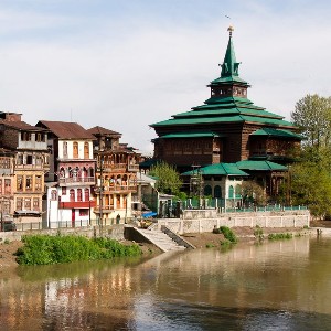Kashmir Tour Itinerary: 6 Days of Lakes, Valleys & Himalayan Landscapes