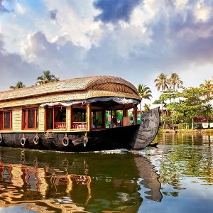 Kerala Vacation Packages: A 6-Day Romantic Escape for Couples