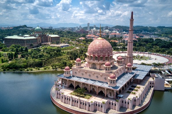 Kuala Lumpur Tour Package: City, Wildlife & Genting Highlands — photo 1