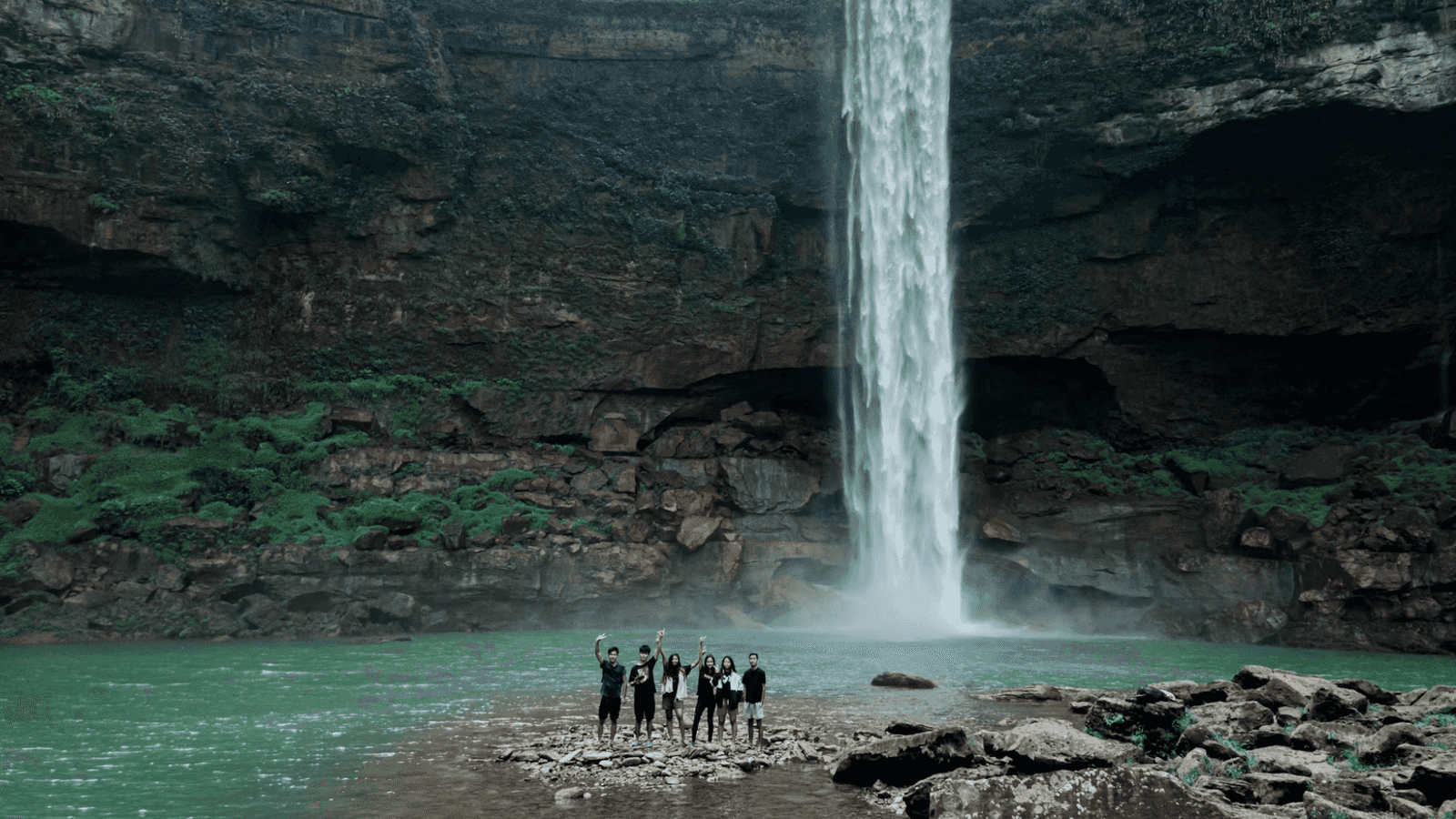 Meghalaya Tour Packages – Rainy Roads & Mountain Views