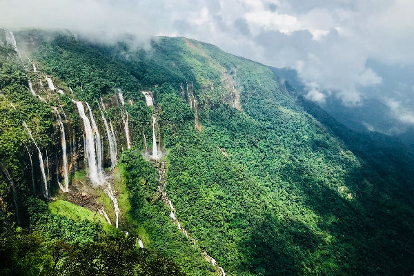 Meghalaya Tour Packages – Rainy Roads & Mountain Views — photo 3