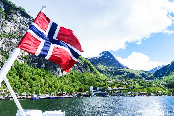 Norway Couple Tour Package: From Norwegian Fjords to Finnish Lapland — photo 1