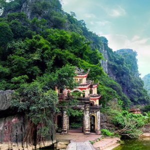 Vietnam Family Holiday Package: Discover Hanoi, Ninh Binh, and Halong Bay Together