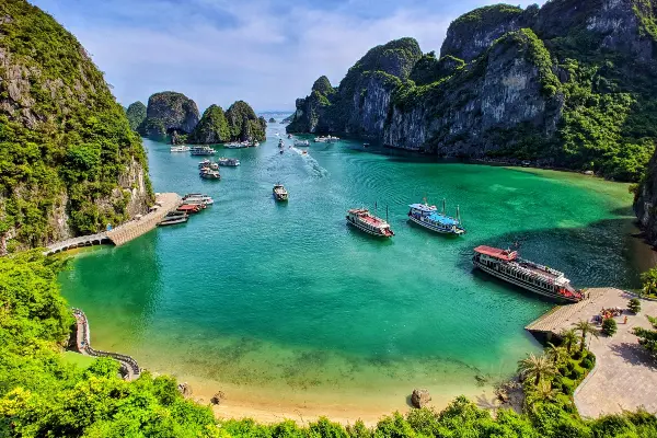 Vietnam Honeymoon Itinerary: Ho Chi Minh & Hanoi Romance — photo 1
